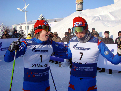 DUBBELT MORA på andra etappen av Tour de Ski China, Gustav Hall och Adam Johansson fixade den… Foto: NORDICWAYS