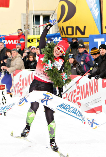 JENNY HANSSON vinner damklassen i Marcialonga 2010. Foto: MARIO FACCHINI JENNY HANSSON vinner damklassen i Marcialonga 2010. Foto: MARIO FACCHINI