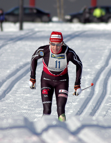 OSKAR SVÄRD på väg mot seger i Ulricehamnsloppet på hemmaplan. Foto: HENRIK ERIKSSON, Ulricehamns Tidning