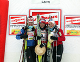 DAMERNAS tre bästa i dubbeljakt i Lahtis. Marit Björgen (mitten) med Justyna Kowalczyk (t v) och Therese Johaug (t h). Foto: KJELL-ERIK KRISTIANSEN
