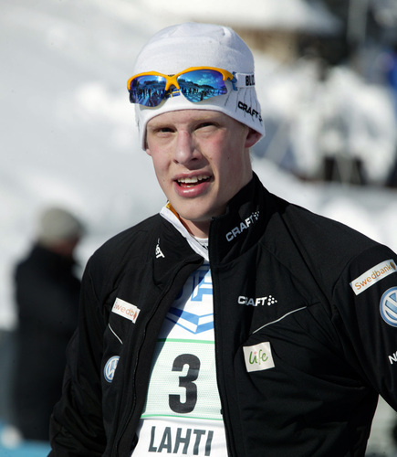 JUNIOREN Fredrik Jonsson höll jämna steg med flera världsstjärnor på andrasträckan i stafetten i Lahtis. Foto: KJELL-ERIK KRISTIANSEN