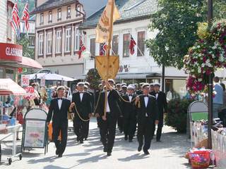 Egersund mandsangforening i gågata i Egersund