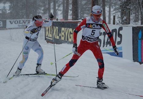 Charlotte kunde ligga i rygg på en dragvillig Kristin Steira större delen av jaktstarten, men hade inga problem att gå om på upploppet.