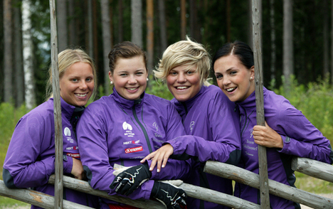 DELAR AV Team Skitunnel på läger i Torsby, fr v: Lina Korsgren, Anna Simberg, Sofie Ekberg och managern Johanna Ojala. Foto: KJELL-ERIK KRISTIANSEN