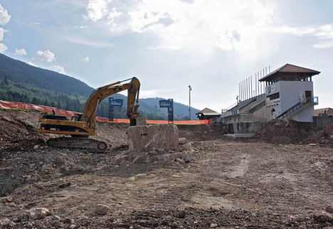 ARBETET är igång med VM-stadion i Val di Fiemme 2013. Alla foto: newspower.it ARBETET är igång med VM-stadion i Val di Fiemme 2013. Alla foto: newspower.it