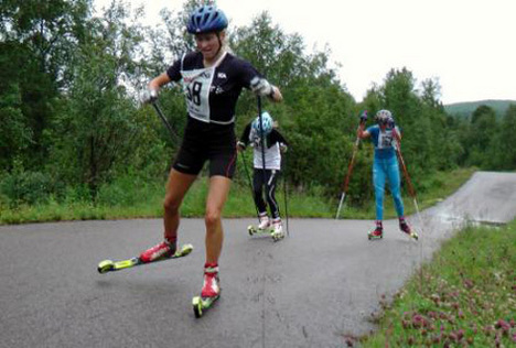 SANNA Hallberg, Lisa Larsen och segrarinnan Maria Gräfnings på väg i mål. Foto: www.skidor.com SANNA Hallberg, Lisa Larsen och segrarinnan Maria Gräfnings på väg i mål. Foto: www.skidor.com