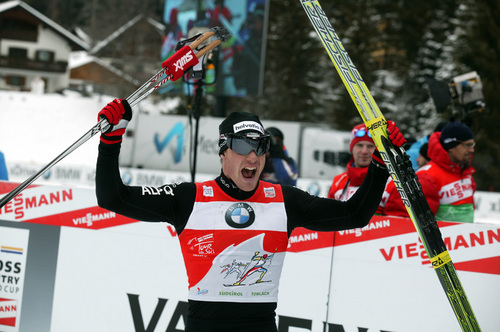 DARIO COLOGNA jublar efter den totala världscupsegern. Foto: MOA MOLANDER KRISTIANSEN DARIO COLOGNA jublar efter den totala världscupsegern. Foto: MOA MOLANDER KRISTIANSEN