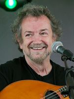 450px-Patrick_Street_Andy_Irvine_smile_