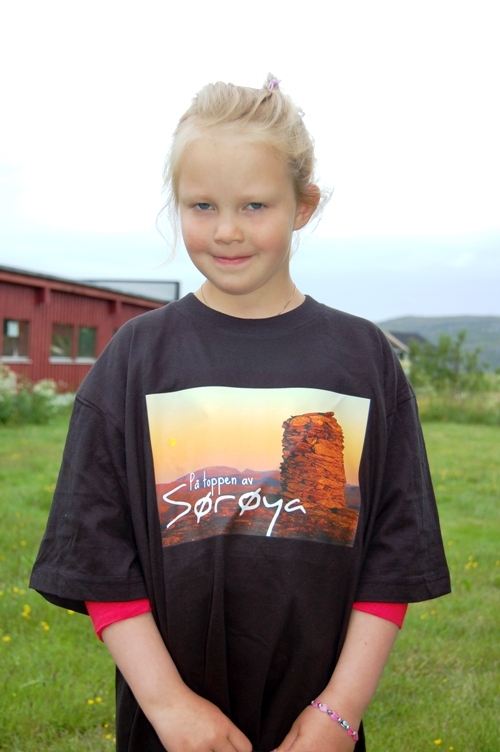 Randi til topps på Sørøya - foto: Kim-Are Walsø Randi til topps på Sørøya - foto: Kim-Are Walsø