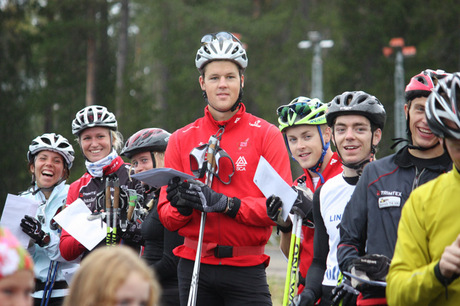 Charlotte Kalla, Magdalena Pajala,Jesper Modin med flera var nöjda efter tävlingen. Foto: Jan Bergström