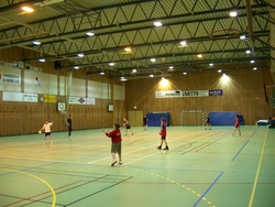 Håndballtrening i idrettshallen Håndballtrening i idrettshallen