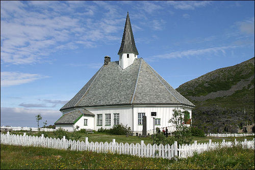 Copyright © 2005, Anne Olsen-Ryum Hasvik kirke 50 år 17. juli 2005