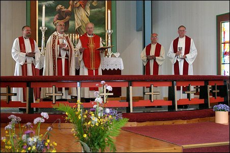 Nattverd under jubileumsgudstjenesten i Hasvik kirke