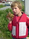 Aleksander fikk en stor krabbe på kroken
