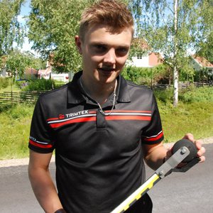 Joakim Engström bjuder på lite tips för den ovane rullskidåkaren. FOTO: Johan Trygg. Joakim Engström bjuder på lite tips för den ovane rullskidåkaren. FOTO: Johan Trygg.