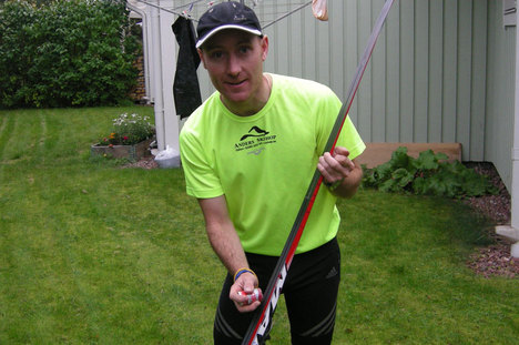Rikard Andreasson plockar fram vallaburken och börjar valla för landslaget. FOTO: Johan Trygg.