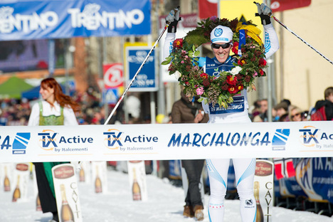 Swix går in som huvudsponsor i Ski Classics där Marcialonga ingår som andra deltävling. På bilden vinner Susanne Nyström damklassen. FOTO: Magnus Östh. Swix går in som huvudsponsor i Ski Classics där Marcialonga ingår som andra deltävling. På bilden vinner Susanne Nyström damklassen. FOTO: Magnus Östh.