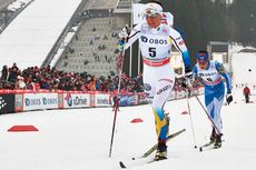 Charlotte Kalla drar före Kerttu Niskanen. Till slut fick Charlotte ge sig för finskan. FOTO: Felgenhauer/NordicFocus. Charlotte Kalla drar före Kerttu Niskanen. Till slut fick Charlotte ge sig för finskan. FOTO: Felgenhauer/NordicFocus.