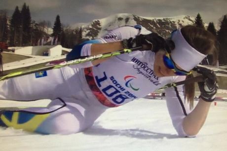 Helene Ripa gav allt och fixade guld på 15 kilometer klassiskt i Paralympics. FOTO: SVT:s sändning. Helene Ripa gav allt och fixade guld på 15 kilometer klassiskt i Paralympics. FOTO: SVT:s sändning.