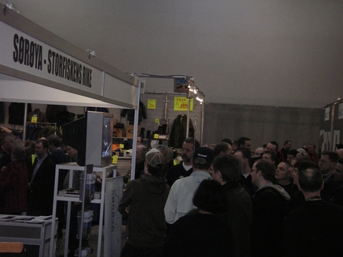 Folkemylder på stand vår