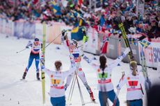 Det var ett fantastiskt VM av de svenska damerna. Här symboliserat av när Stina Nilsson spurtar hem silvret i damstafetten. Gästkrönikören Stefan Ekman konstaterar också att 21 svenska tjejer tagit världscupoäng i vinter. FOTO: NordicFocus. Det var ett fantastiskt VM av de svenska damerna. Här symboliserat av när Stina Nilsson spurtar hem silvret i damstafetten. Gästkrönikören Stefan Ekman konstaterar också att 21 svenska tjejer tagit världscupoäng i vinter. FOTO: NordicFocus.