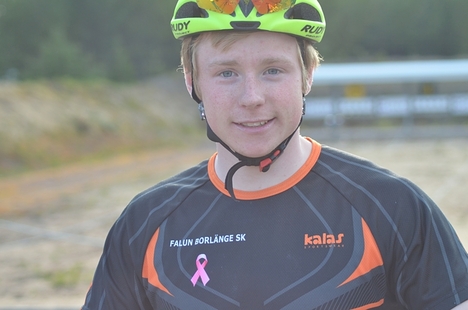 Hugo Jacobsson vann en tät spurtstrid i H 17-20 vid rullskid-SM på Gotland. FOTO: Johan Trygg/Längd.se. Hugo Jacobsson vann en tät spurtstrid i H 17-20 vid rullskid-SM på Gotland. FOTO: Johan Trygg/Längd.se.