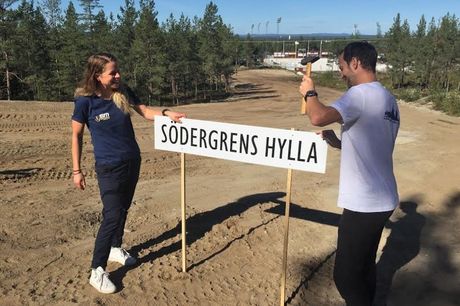 Maria Rydqvist och Anders Södergren invigde den tuffaste backen på vinterns skid-SM i Söderhamn - Stenbergsbacken. När backen är avklarad passerar man passande nog Södergrens hylla. FOTO: Torbjörn Nordvall. Maria Rydqvist och Anders Södergren invigde den tuffaste backen på vinterns skid-SM i Söderhamn - Stenbergsbacken. När backen är avklarad passerar man passande nog Södergrens hylla. FOTO: Torbjörn Nordvall.