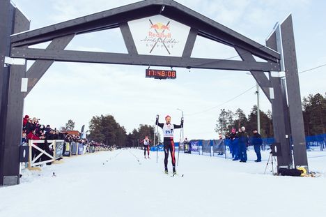 Andreas Nygaard spurtar hem segern i Nordenskiöldsloppet precis före teamkompisen Öyvind Moen Fjeld. FOTO: Red Bull Nordenskiöldsloppet. FOTO: Red Bull Nordenskiöldsloppet. Andreas Nygaard spurtar hem segern i Nordenskiöldsloppet precis före teamkompisen Öyvind Moen Fjeld. FOTO: Red Bull Nordenskiöldsloppet.