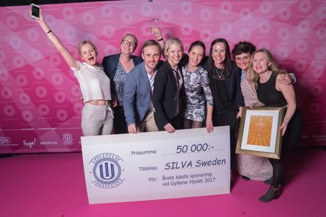 Representanter för Silva och Vasaloppet, från vänster: Eva Hörwing, Erika Bjerner, Jon Svensson, Anna Tynell Segerström, Christin Forsberg, Lena Hermansson, Eva-Lena Frick, Stina Karlsson. FOTO: Jonas Borg/Sponsrings & Eventföreningen. Representanter för Silva och Vasaloppet, från vänster: Eva Hörwing, Erika Bjerner, Jon Svensson, Anna Tynell Segerström, Christin Forsberg, Lena Hermansson, Eva-Lena Frick, Stina Karlsson. FOTO: Jonas Borg/Sponsrings & Eventföreningen.