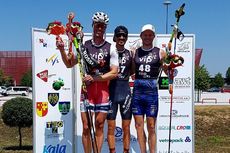 Robin Norum, längst till höger, tog en tredjeplats på världscuppremiären på rullskidor bakom norrmannen Ragnar Bragvin Andresen och vinnaren från Italien, Emanuele Becchis. FOTO: Svenska skidförbundet. Robin Norum, längst till höger, tog en tredjeplats på världscuppremiären på rullskidor bakom norrmannen Ragnar Bragvin Andresen och vinnaren från Italien, Emanuele Becchis. FOTO: Svenska skidförbundet.