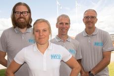 Hanna Falk har bra stöd i sin satsning mot OS. I bakre raden från vänster: Jesper Fritzson, Hanna Falk, Lars Karlsson, Johan Falk. FOTO: Privat. Hanna Falk har bra stöd i sin satsning mot OS. I bakre raden från vänster: Jesper Fritzson, Hanna Falk, Lars Karlsson, Johan Falk. FOTO: Privat.