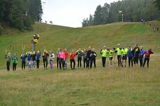 Glada skidungdomar från både alpint och längd på gemensamt läger i småländska Hestra. FOTO: Smålands skidförbund. Glada skidungdomar från både alpint och längd på gemensamt läger i småländska Hestra. FOTO: Smålands skidförbund.