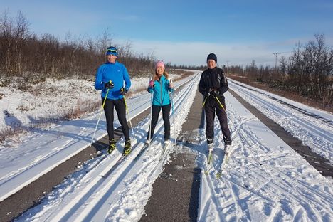 I Kiruna kan man nu åka klassiskt på gamla Nikkavägen. Fram och tillbaka blir det nära 7 kilometer. FOTO: Sven-Erik Fjällborg. I Kiruna kan man nu åka klassiskt på gamla Nikkavägen. Fram och tillbaka blir det nära 7 kilometer. FOTO: Sven-Erik Fjällborg.
