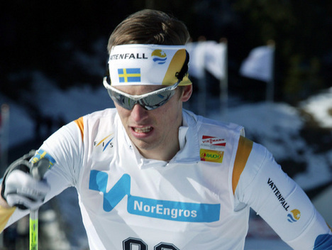 JOHAN OLSSON har problem med armbågarna. Foto: MOA MOLANDER KRISTIANSEN JOHAN OLSSON har problem med armbågarna. Foto: MOA MOLANDER KRISTIANSEN
