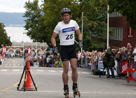 TIIO SÖDERHIELM kan mer än att åka rullskidor. På lördagen var han 36:a i Lidingöloppet. Foto: TROND HARALD SAND, www.langrenn.com
