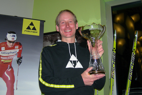 LUKAS BAUER med priset som “Årets skidkung 2008”. Foto: KJELL-ERIK KRISTIANSEN