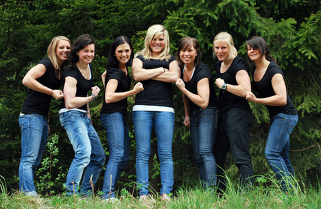 TEAM SKITUNNEL, fr v: Lina Korsgren, Anna Simberg, Johanna Ojala, Sofie Ekberg, Cecilia Nilsson, Hanna Falk och Emilia Eliasson. De flyger också med NextJet… Foto: ULRIKA ANDERSSON