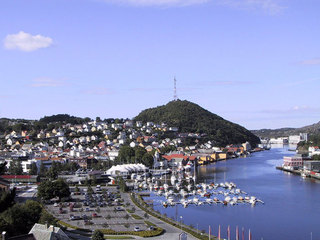 Egersund sentrum med byteltet fra Hafsøyne