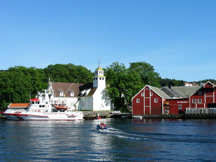 Egersund kirke fra sjøen