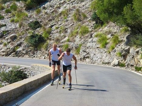 MARCUS HELLNER och Daniel Rickardsson nästan på toppen av en två timmar lång motbacke på Mallorca… Foto: www.marcushellner.se MARCUS HELLNER och Daniel Rickardsson nästan på toppen av en två timmar lång motbacke på Mallorca… Foto: www.marcushellner.se