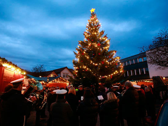 Korps i julebyen. Foto: Johan Aakre