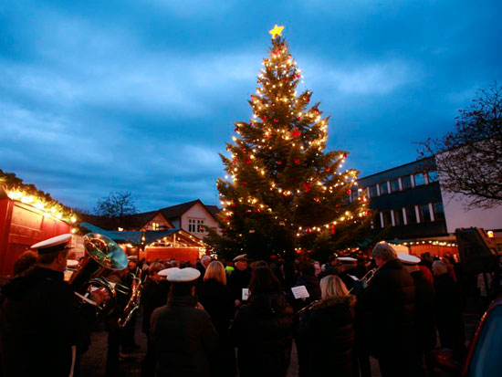 Korps i julebyen. Foto: Johan Aakre