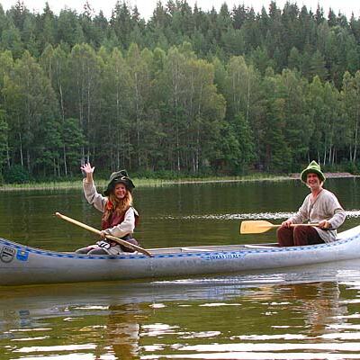 vandre og stubbegutt i kano