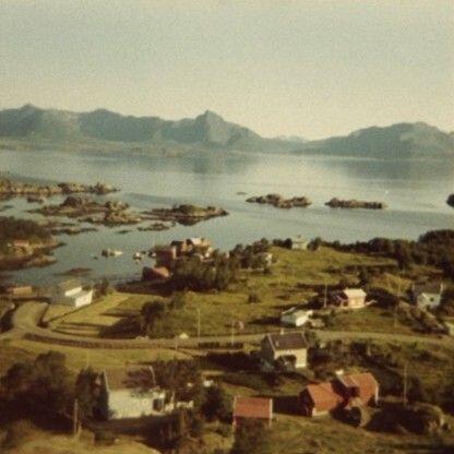 Utsikt over Guvåg mot Hadseløya, ca. 1970-72.  Originalbildet er lånt av Lillian Olsen