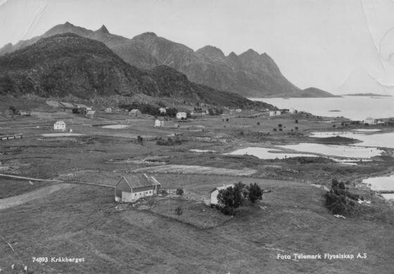 Postkortmotiv fra Kråkberget 1950 –55 (Telemark Flyselskap AS) Kortet er lånt av Asbjørn Hanssen