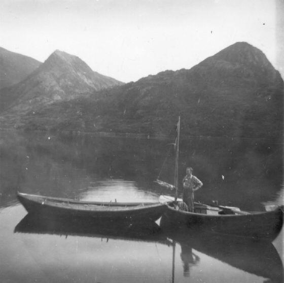 I båt ved Grimstadsjøen ca. 1955 Originalbildet er lånt av Magnar Hanssen