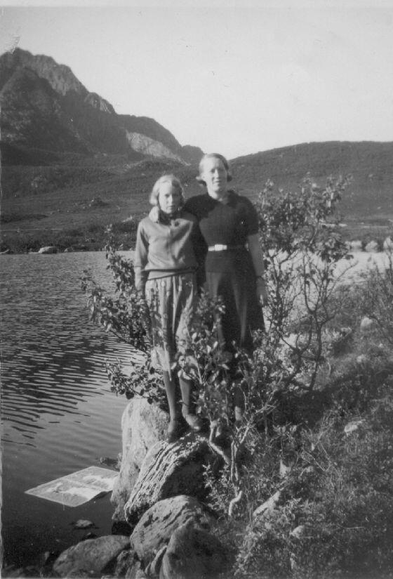 Ved Skålbrekkvannet ca. 1938 Originalbildet er lånt av Gudrun Martinussen