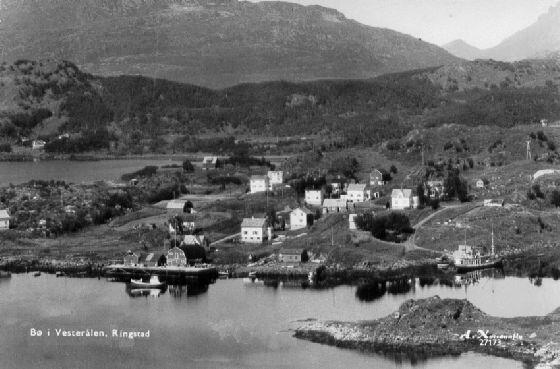 Postkort/flyfoto over Ringstad ca. 1952-54. Bildet er lånt av Aslaug Engenes.