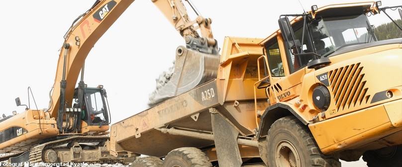 Gravemaskin og dumper