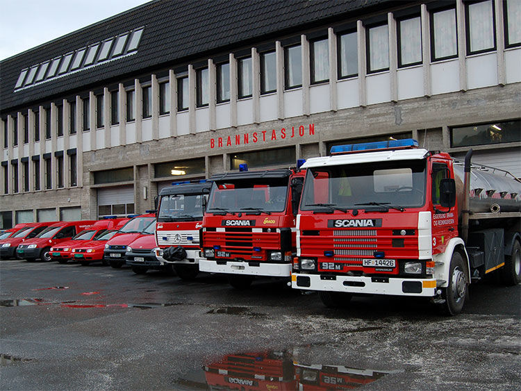 Brannbiler utenfor Eigersund rådhus